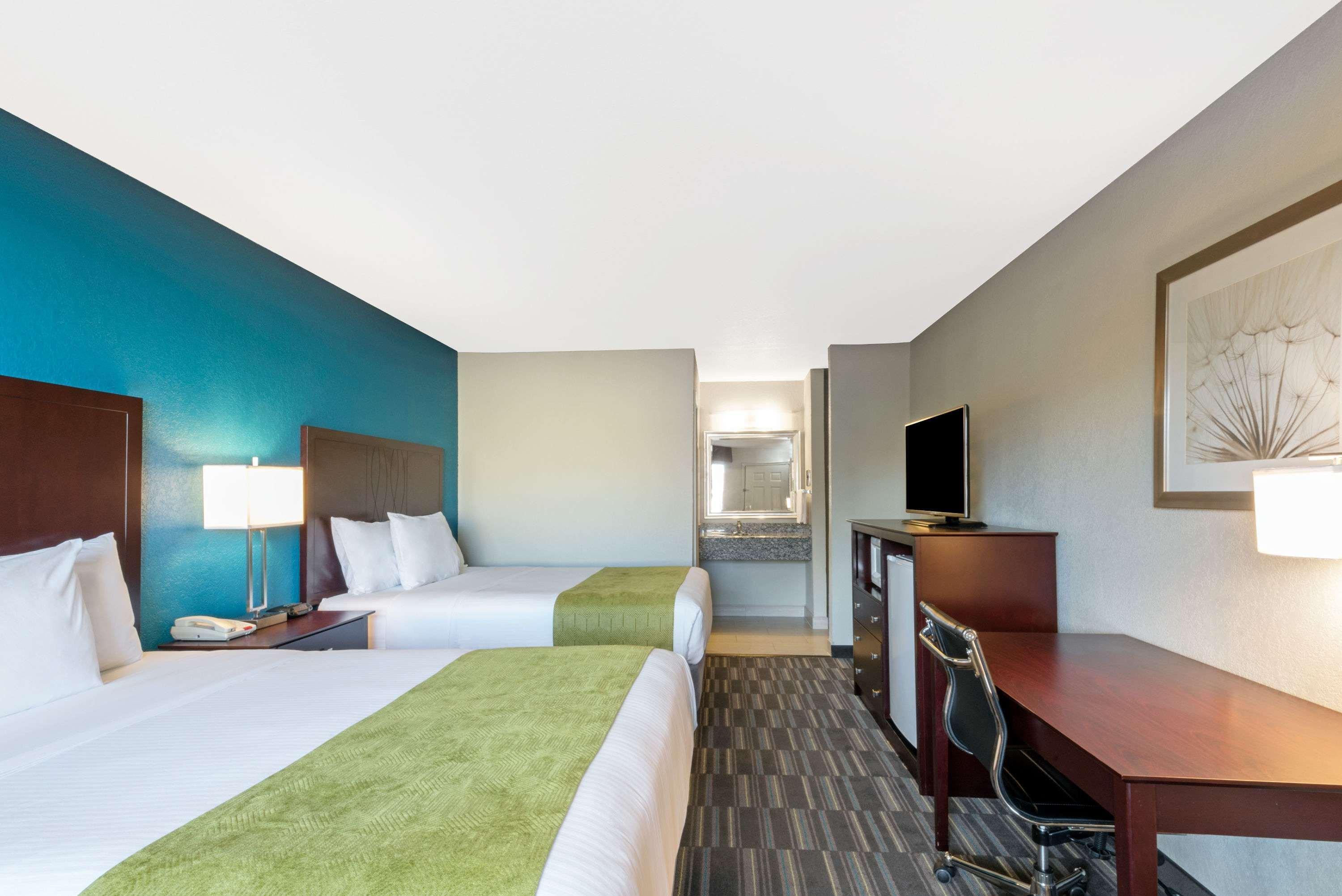 Days Inn By Wyndham Snyder Exterior photo