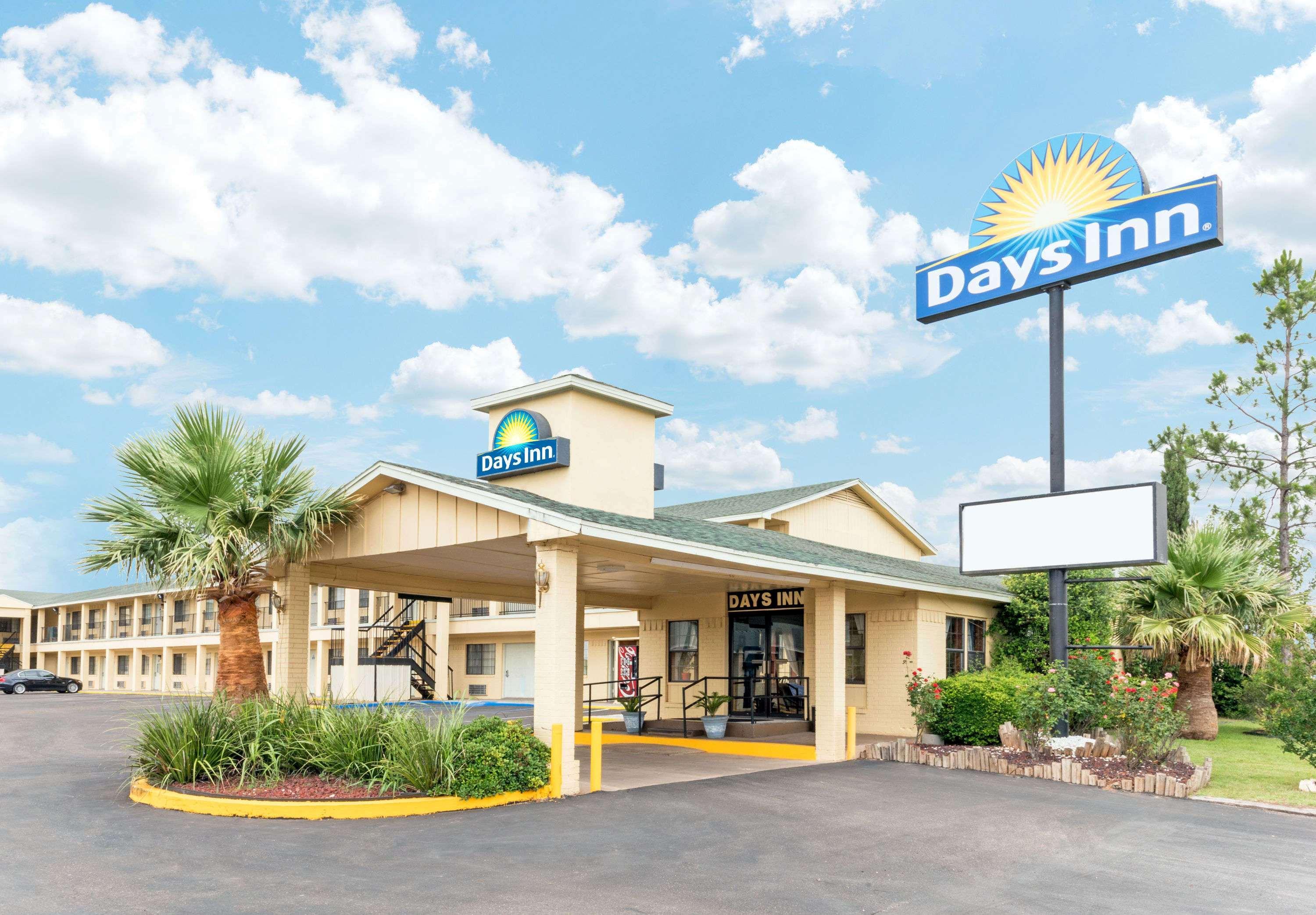 Days Inn By Wyndham Snyder Exterior photo